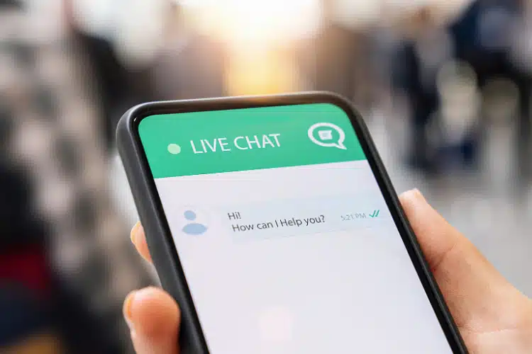 Lovie chat Customer Support and Maintenance on a mobile screen.